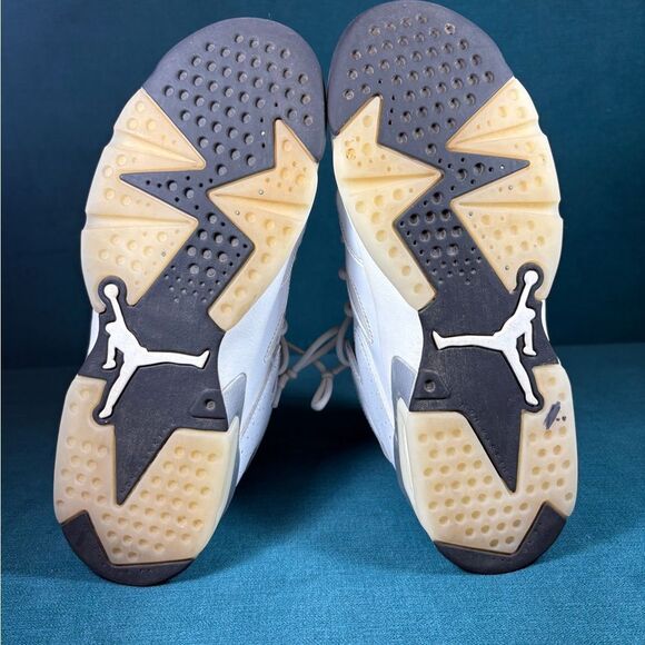 Size 7Y/8.5Women - Nike Jordan white/black,silver shoes - Picture 8 of 9